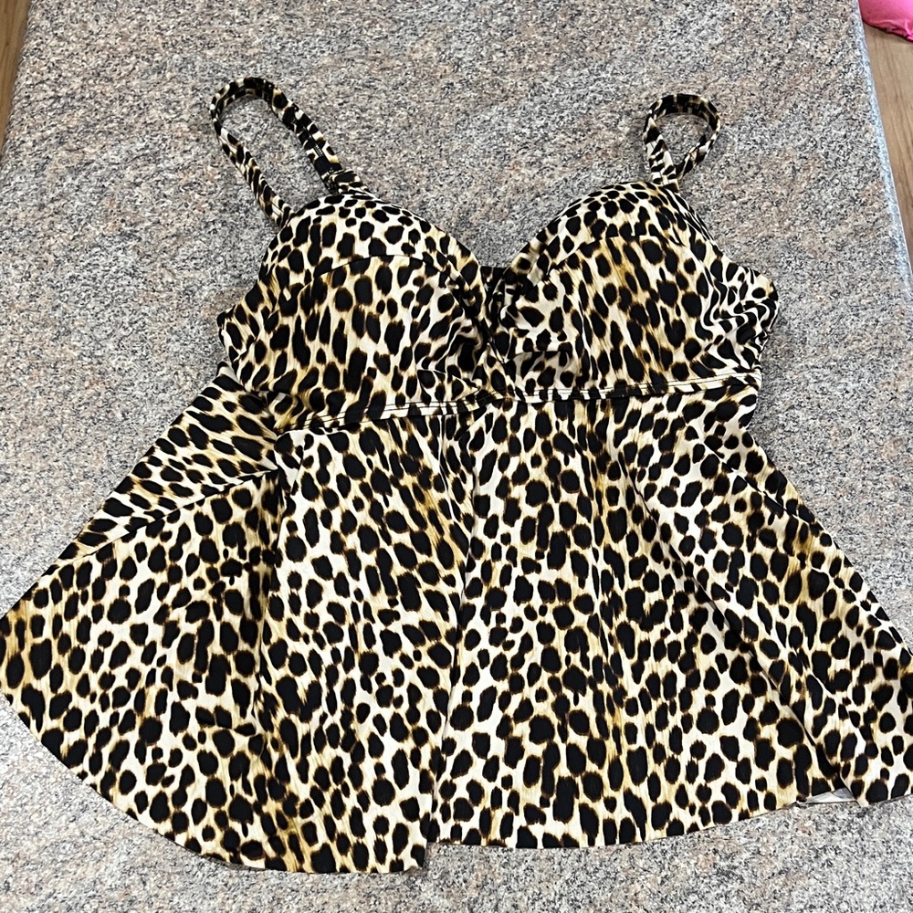 Torrid leopard Print Women's Top size 10/12 00/0
